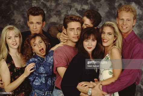 cast of the original 90210|beverly hills 90210 female cast.